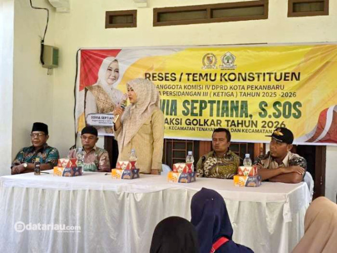 Srikandi Golkar Pekanbaru Sovia Septiana Soroti Jalan Berlumpur di Tuah Negeri