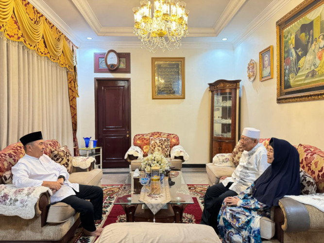 Tokoh Masyarakat Riau Saleh Djasit Dukung Syamsuar di Pilgubri 2024