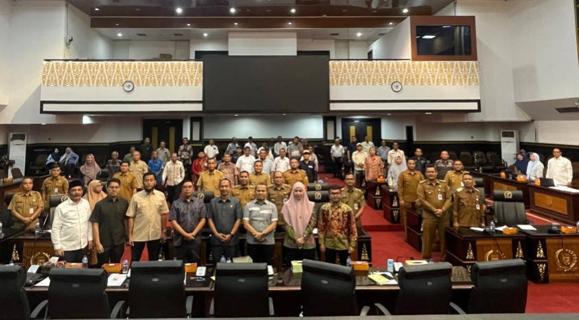 Ketua Pansus LKK DPRD Pekanbaru, Syafri Syarif Bahas Ranperda LKK Bersama RT/RW Soroti 7 Poin Ini