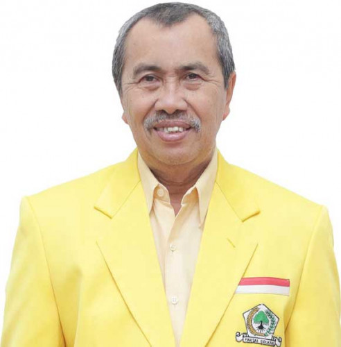 Gubri Syamsuar Raih  Penghargaan Tokoh Pemimpin Terpopuler dan MKK