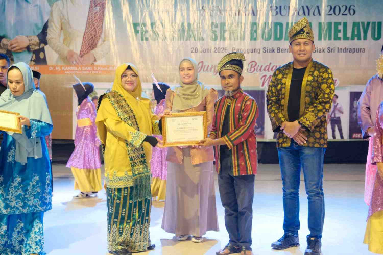 IAnggota Komisi X DPR RI Dr Karmila Sari Hadirkan Semarak Budaya Melayu di Siak, Tegaskan Komitmen Lestarikan Warisan Leluhur