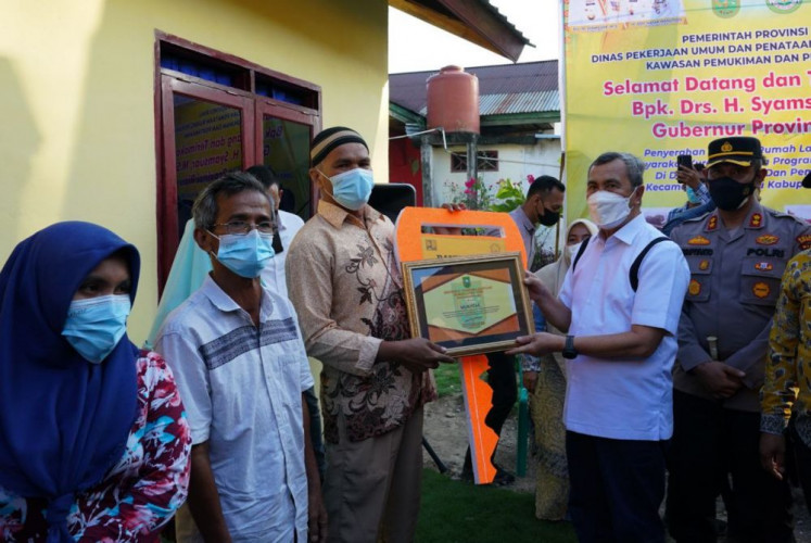 Gubri Syamsuar Serahkan Bantuan Rumah Layak Huni di Rohul