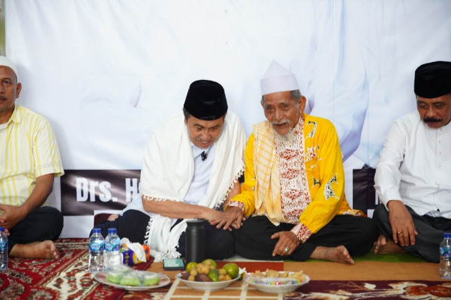 Tuan Guru Suluk Khalifah Umar Doakan Syamsuar Terpilih Kembali di Pilgubri 2024