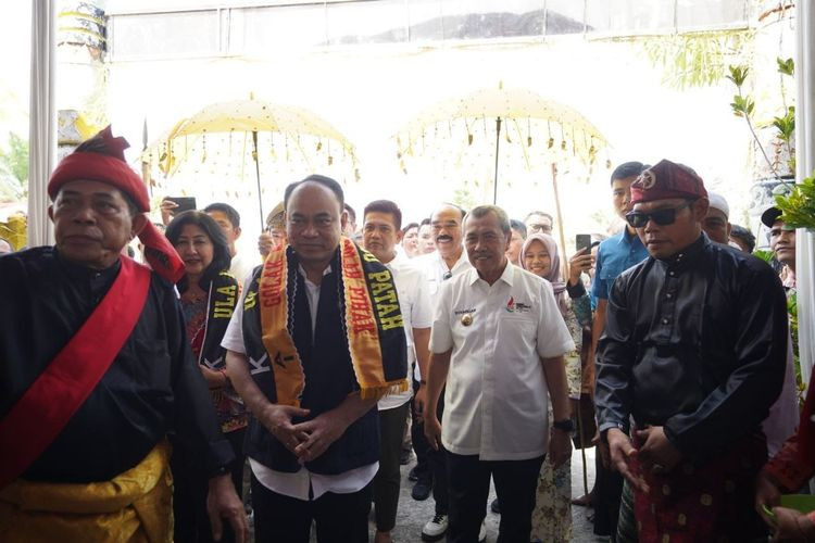 Atasi Blank Spot di Riau, Gubri Syamsuar Minta Menkominfo Bangun Infrastruktur Telekomunikasi di Riau