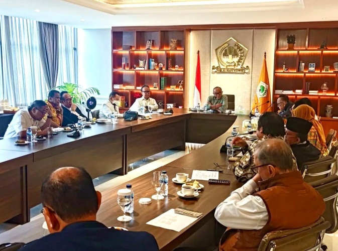 Ketua Dewan Kehormatan Partai Golkar Aburizal Bakrie Pimpin Rapat Pleno Dewan Kehormatan di Kantor DPP Partai 