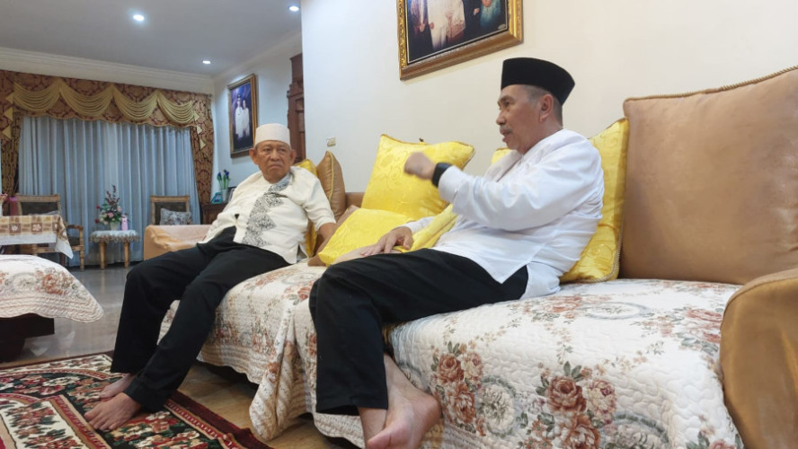 Silaturahmi ke Rumah Saleh Djasit, Ketua DPD Golkar Riau Mohon Doa dan Dukungan Maju Kembali Pilgubri