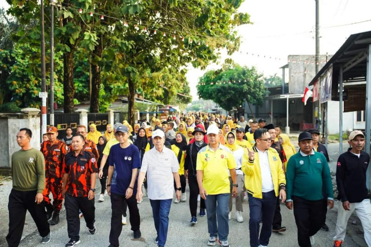Ribuan Warga Kubang Antusias Ikuti Jalan Sehat Bersama  Syamsuar