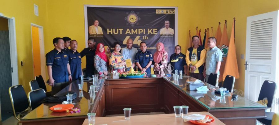 Rayakan HUT ke-44, AMPI Riau Potong Kue dan Undang Musisi Jalanan
