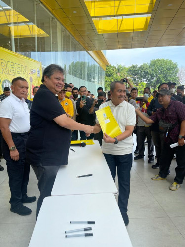 Terima Mobil Listrik dari Ketum Airlangga, DPD Golkar Riau Siap Kerja Untuk 2024