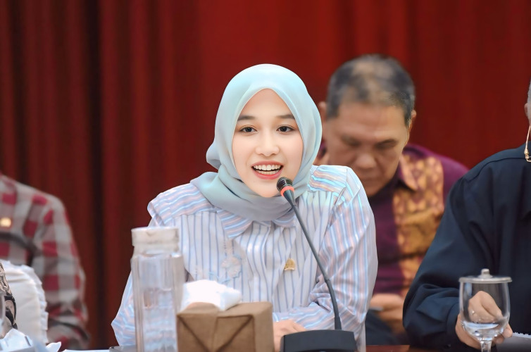  Anggota Fraksi Golkar DPR Ri Dapil Riau I Maharani Sarankan MBG  Lakukan Uji Laboratorium Pangan