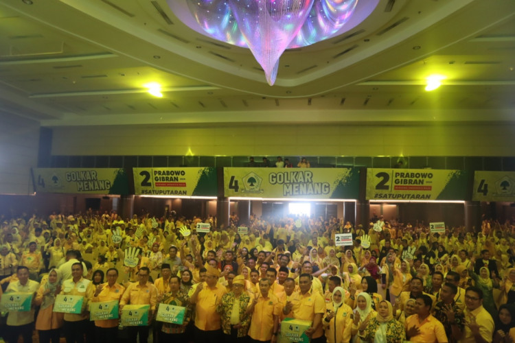 Di Hadapan Ribuan Kader, Airlangga Klaim Kemenangan Golkar di Riau Sudah Lampaui Target