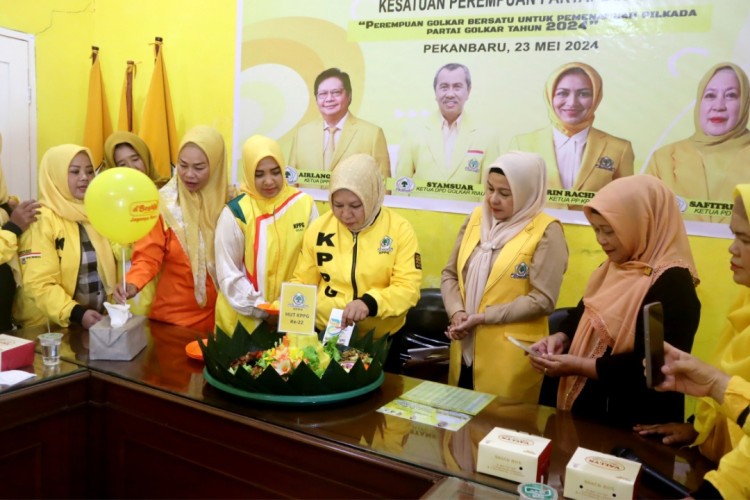 Rayakan HUT ke 22 KPPG, PD KPPG Riau Tasyakuran Potong Tumpeng