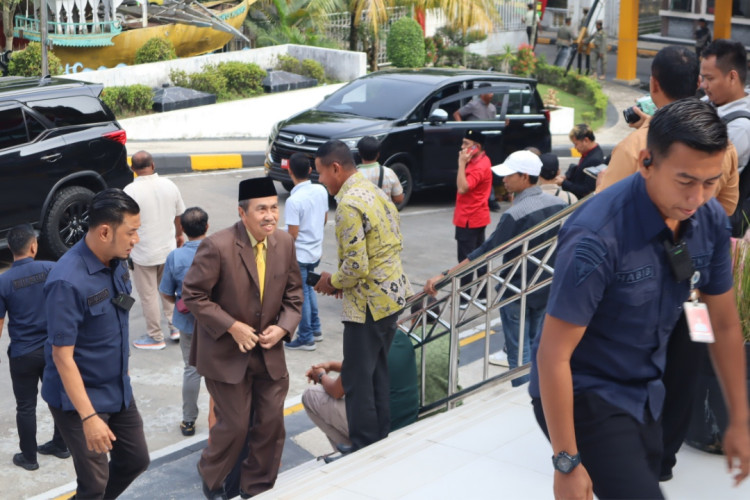 Hadiri Pelantikan DPRD Provinsi, Ketua DPD Golkar Riau Ucapkan Selamat dan Terima Kasih Pada Wakil Rakyat Yang Dilantik