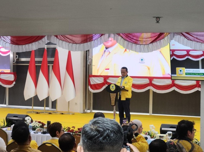 Bahlil Tegaskan Menteri dari Golkar Jangan Antikritik, Kritik Harus Dijawab dengan Kerja Nyata