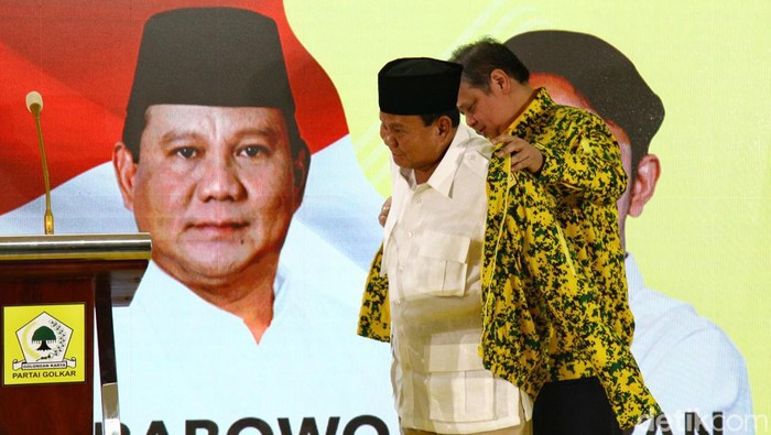 Ketum Airlangga Klaim Cuma Prabowo yang Bisa Lanjutkan Program BLT hingga PKH