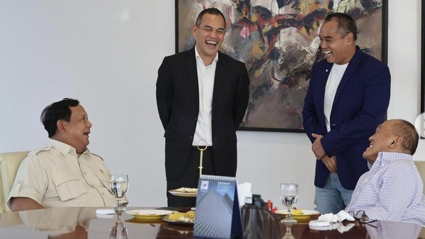 Capres Prabowo Makan Siang Bersama Ketua Dewan Pembina Golkar Aburizal Bakrie