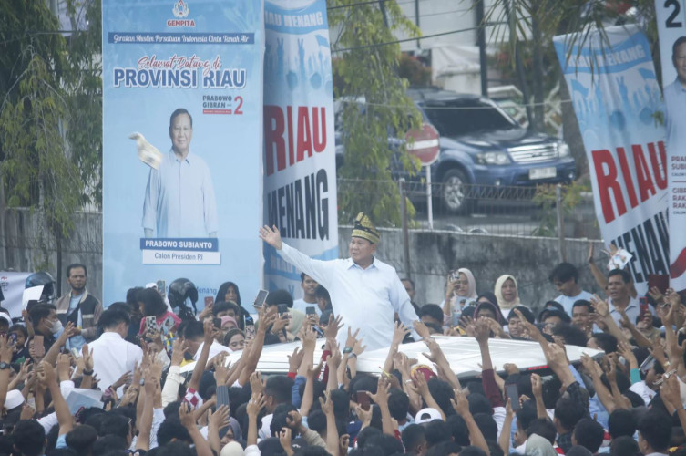 Kunjungi Riau, Prabowo Disambut 3 Ketua DPD Golkar Riau Pada Zamannya dan Puluhan Ribu Masyarakat