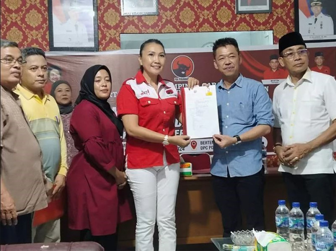 Jelang Pilkada, Ketua DPD Golkar Rohil Kembalikan Formulir di Sejumlah Partai